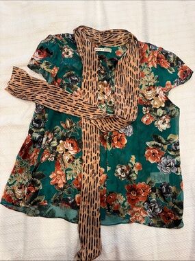 Alice + Olivia Teal Green Floral Blouse with Tan Leopard Tie size L